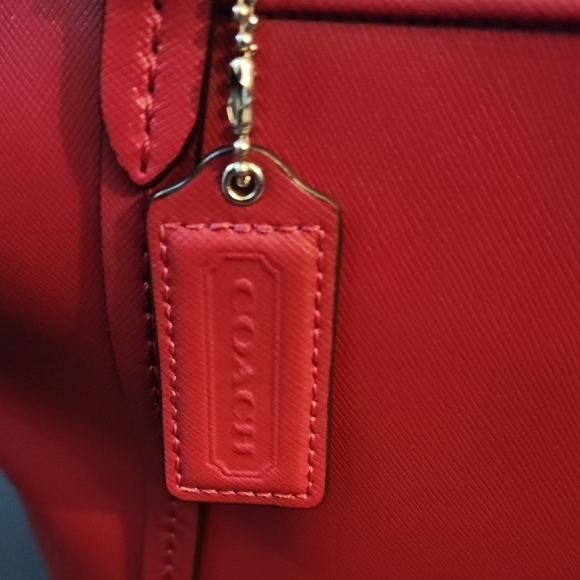 Coach Peyton Pocket Tote  Leather Shoulder Bag. - Picture 5 of 15